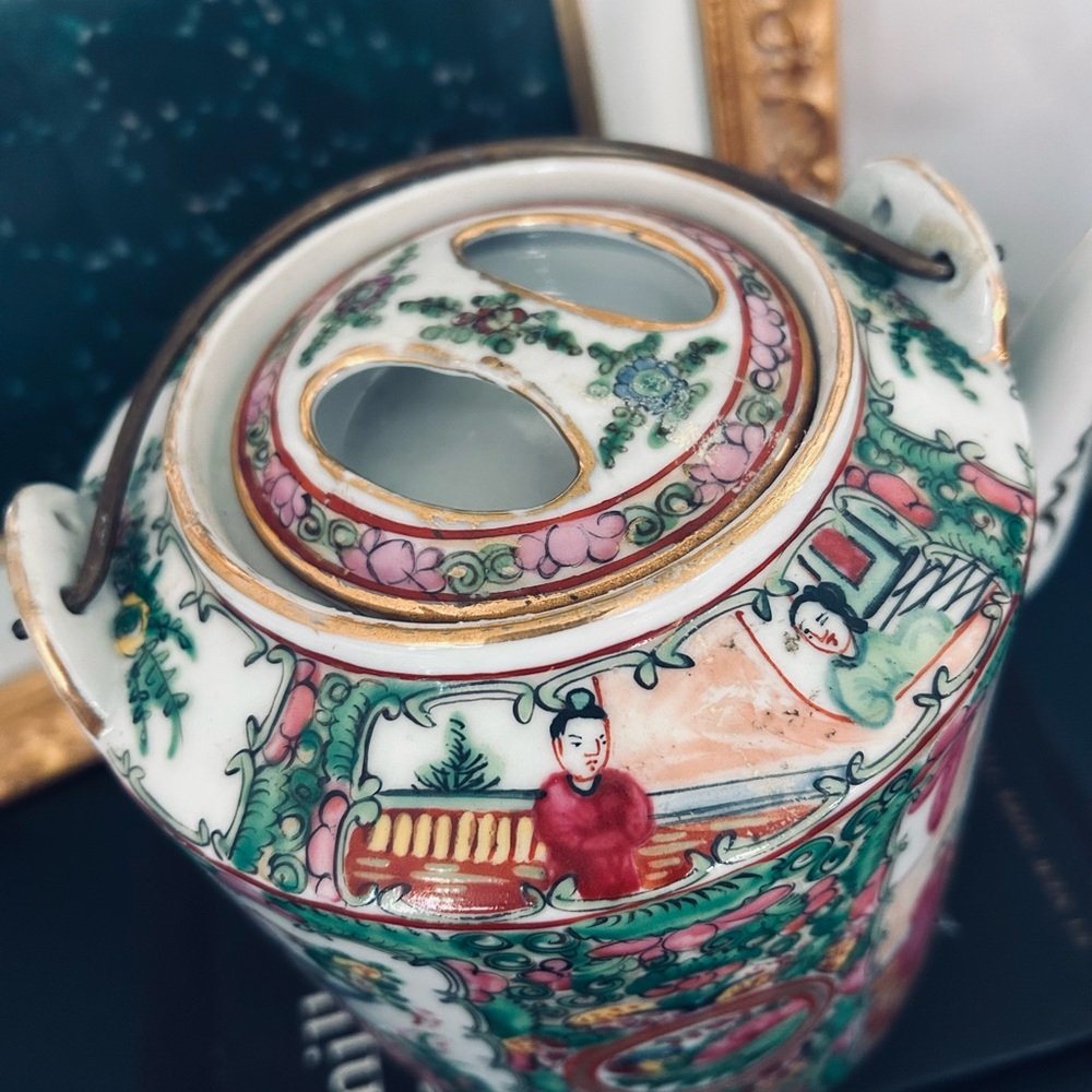 1950 Chinese Export Rose Medallion Porcelain Teapot with Rattan Tea Basket - Picture 7 of 15